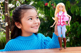 Barbie Malibu-Puppe und Zubehör aus Barbie Mysteries: The Secret Horse Adventure, einschließlich Modepuppe, abnehmbarem Reitoutfit und Helm, HXJ38