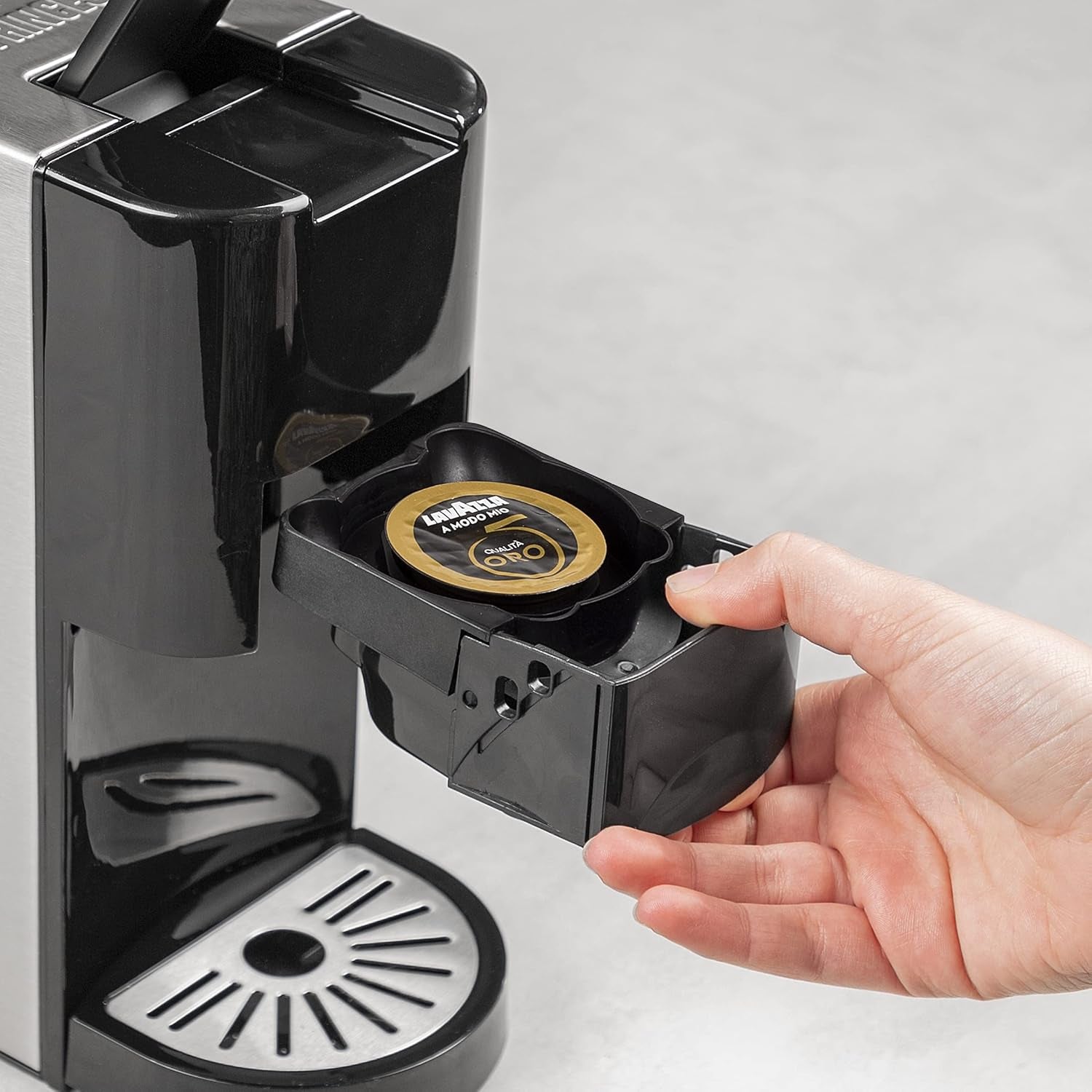 Princess 5-in-1-Multikapsel-Espressomaschine – kompatibel mit Nespresso, Dolce Gusto, Lavazza a Modo Mio und ESE Pads, 0,8 l Fassungsvermögen, 1450 W, Silber, Schwarz