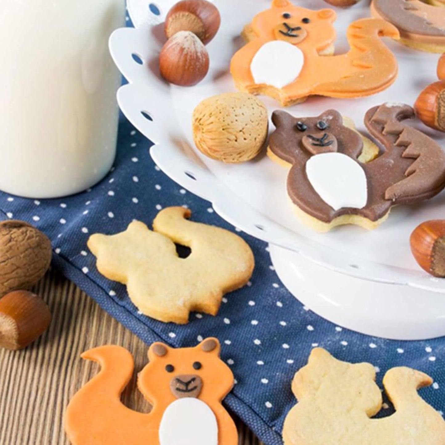 Günthart BackDecor 800 g weißer Fondant. Weißer Dekotisch zum Beschichten, Zuckerguss von Kuchen oder Modellieren, palmölfrei, gebrauchsfertig und einfach zu verarbeiten mit Naty Shop Zuckerpaste