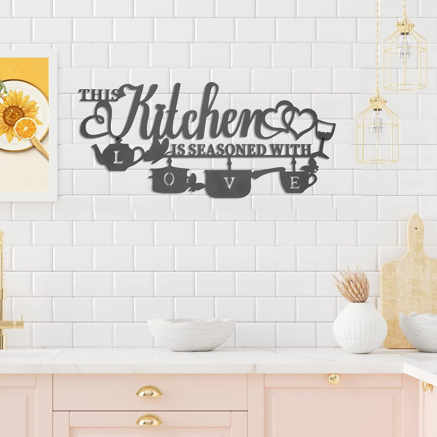 KHayRovies Küchen-Wanddekoration aus Metall „This Kitchen is Seasoned with Love“, schwarzes Wortnamensschild, rustikale Eisenbuchstaben, Zitate für die Küche, Bauernhaus, Wohnzimmer, Statuen und Skulpturen, Naty Shop