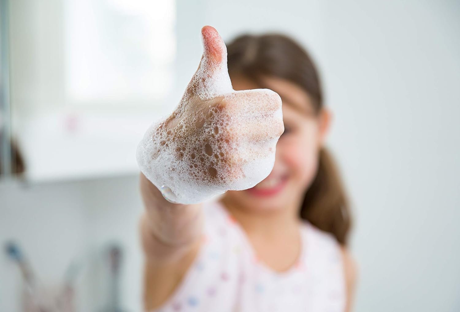 PAEDIPROTECT 2in1 Shampoo und Waschlotion für Babys und Kinder 200 ml, sanfte Reinigung und Haare ohne Parfüm und Mikroplastik, das Duschgel spendet trockener und empfindlicher Haut Feuchtigkeit, auch für Erwachsene Kinder - Bade- und Hautpflege Naty Shop