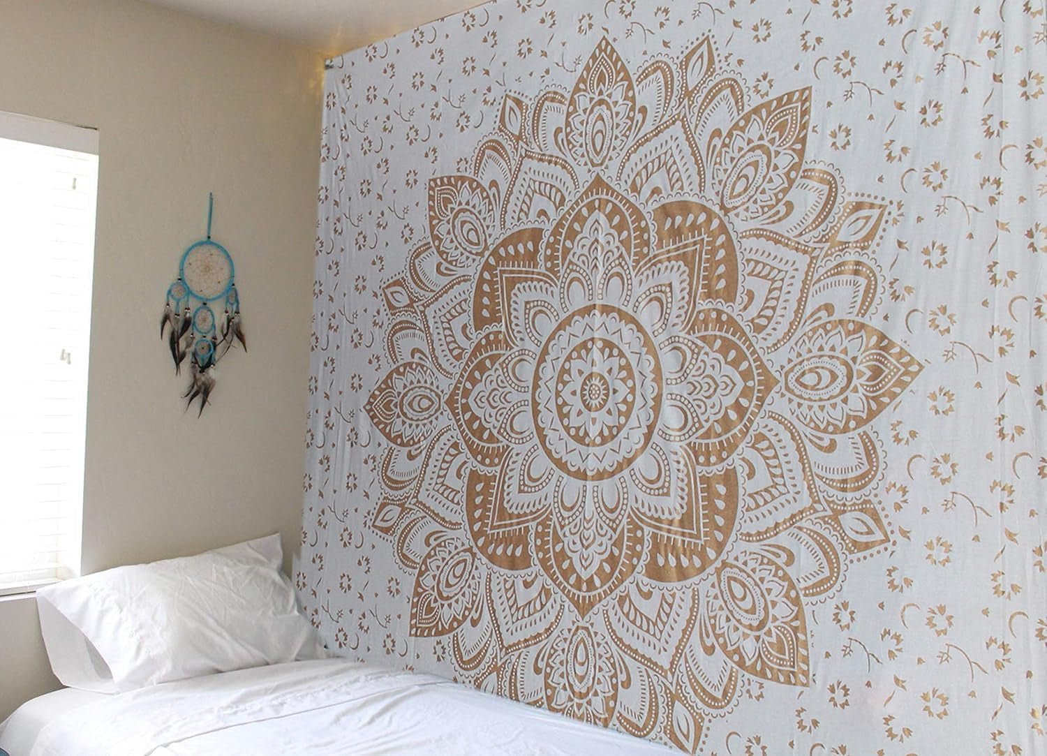 Gobelin mit goldenem Metallic-Mandala, Strandüberwurf aus indischer Baumwolle von Casa – Accessoires und Dekorationen Naty Shop