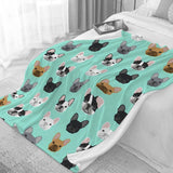 Wandteppich mit französischer Bulldogge und Motiv vor dem Haus – Accessoires und Dekorationen Naty Shop