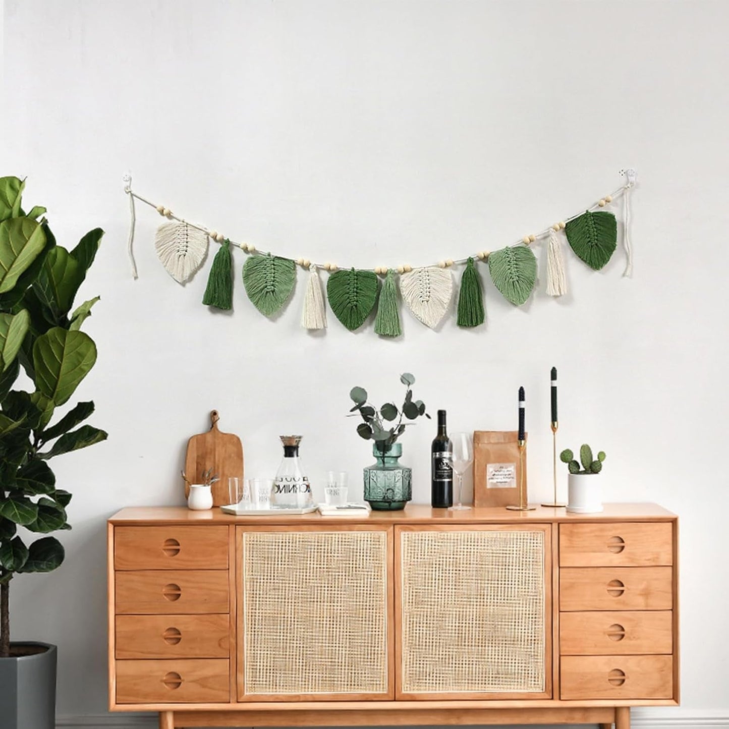 Dekorativer Wandteppich aus gewebten Blättern mit schicken Fransen. Zuhause – Accessoires und Dekorationen Naty Shop