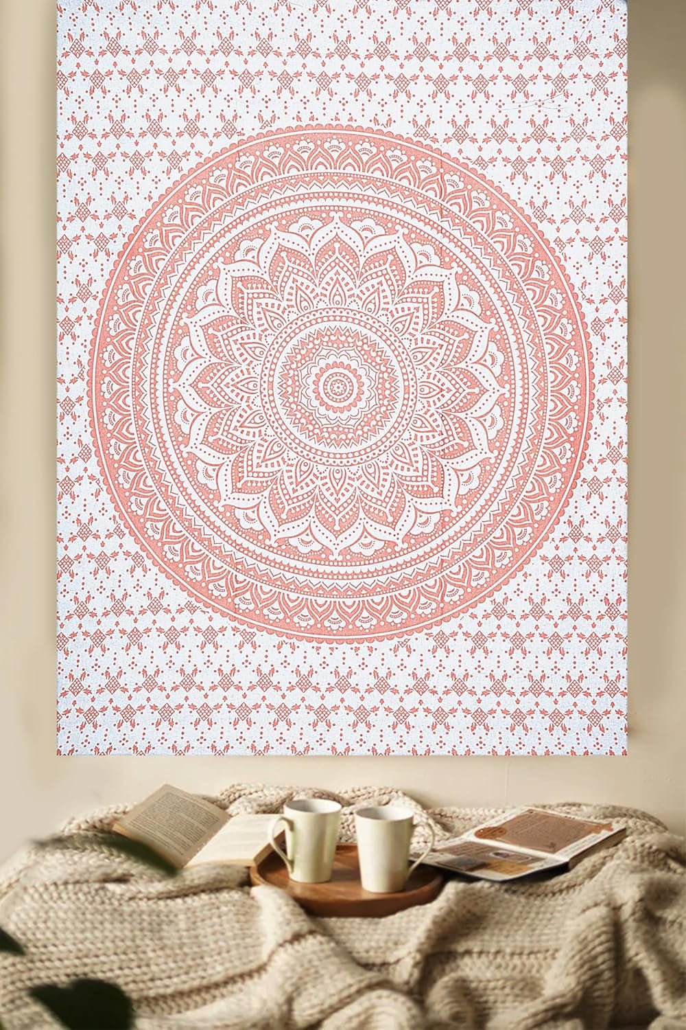Einrichtungsvoller, rosafarbener Mandala-Wandteppich von Finesse. Startseite – Accessoires und Dekorationen Naty Shop