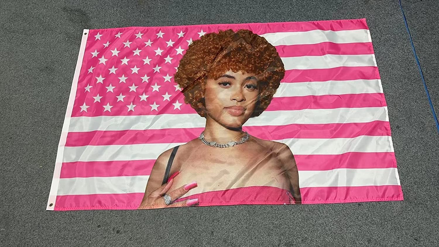Tapisserie Ice Rapper Spice Flag innen außen rosa Zuhause – Accessoires und Dekorationen Naty Shop