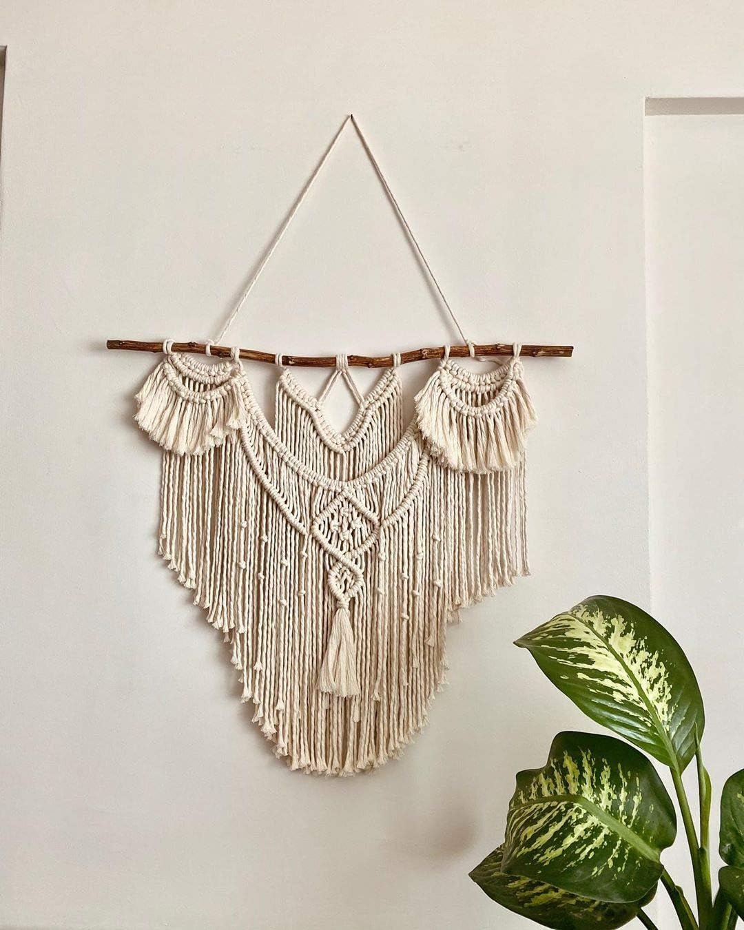 Großer natürlicher, böhmischer Wandteppich aus Treibholz über dem Kopfteil. Startseite – Accessoires und Dekorationen Naty Shop